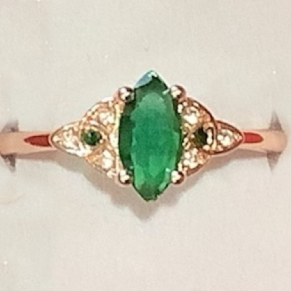 💥2/$24 or 3/$30💥 Elegant Marquis Emerald Green Crystal Ring. Sz 9. NWT